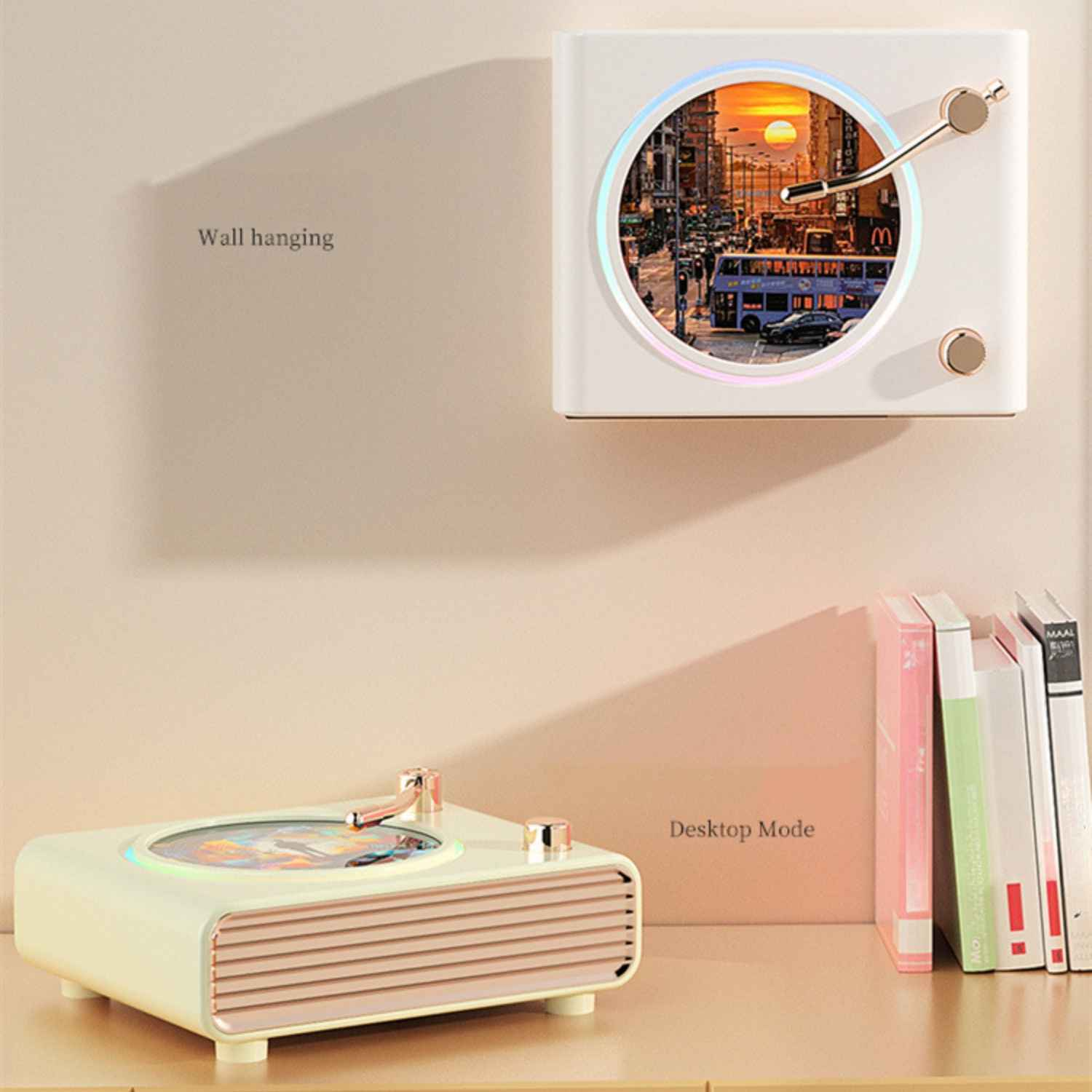 Ein weißes Wandgerät mit Stadtszene, ein gelbes Desktop-Gerät und Bücher.