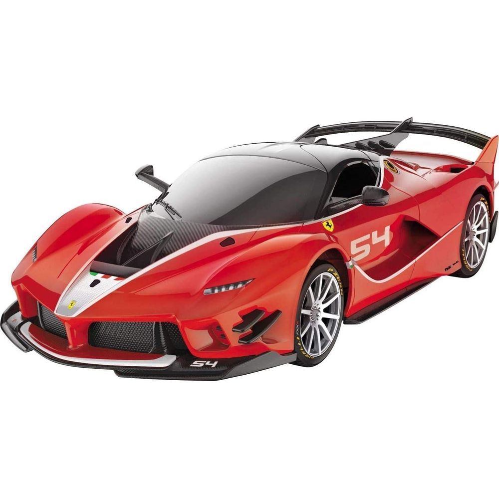 Ein roter Ferrari FXX K Evo mit der Nummer 54, auf weißem Hintergrund.