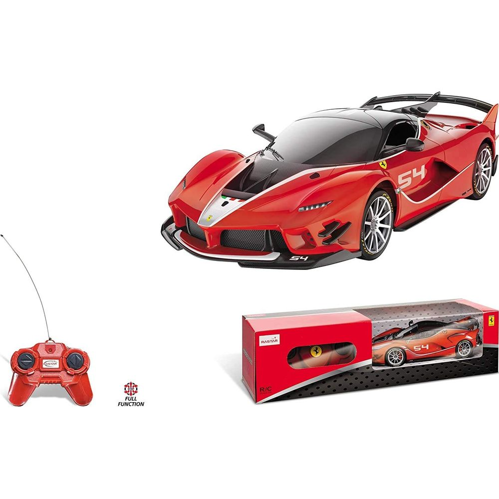 Ein rotes ferngesteuertes Auto mit Nummer 54, daneben die Fernbedienung und Verpackung.