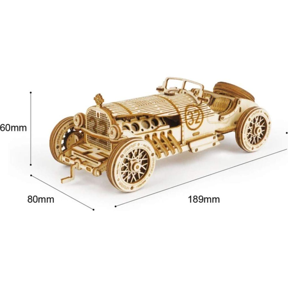 Holzmodell eines Oldtimer-Rennwagens mit Maßangaben.