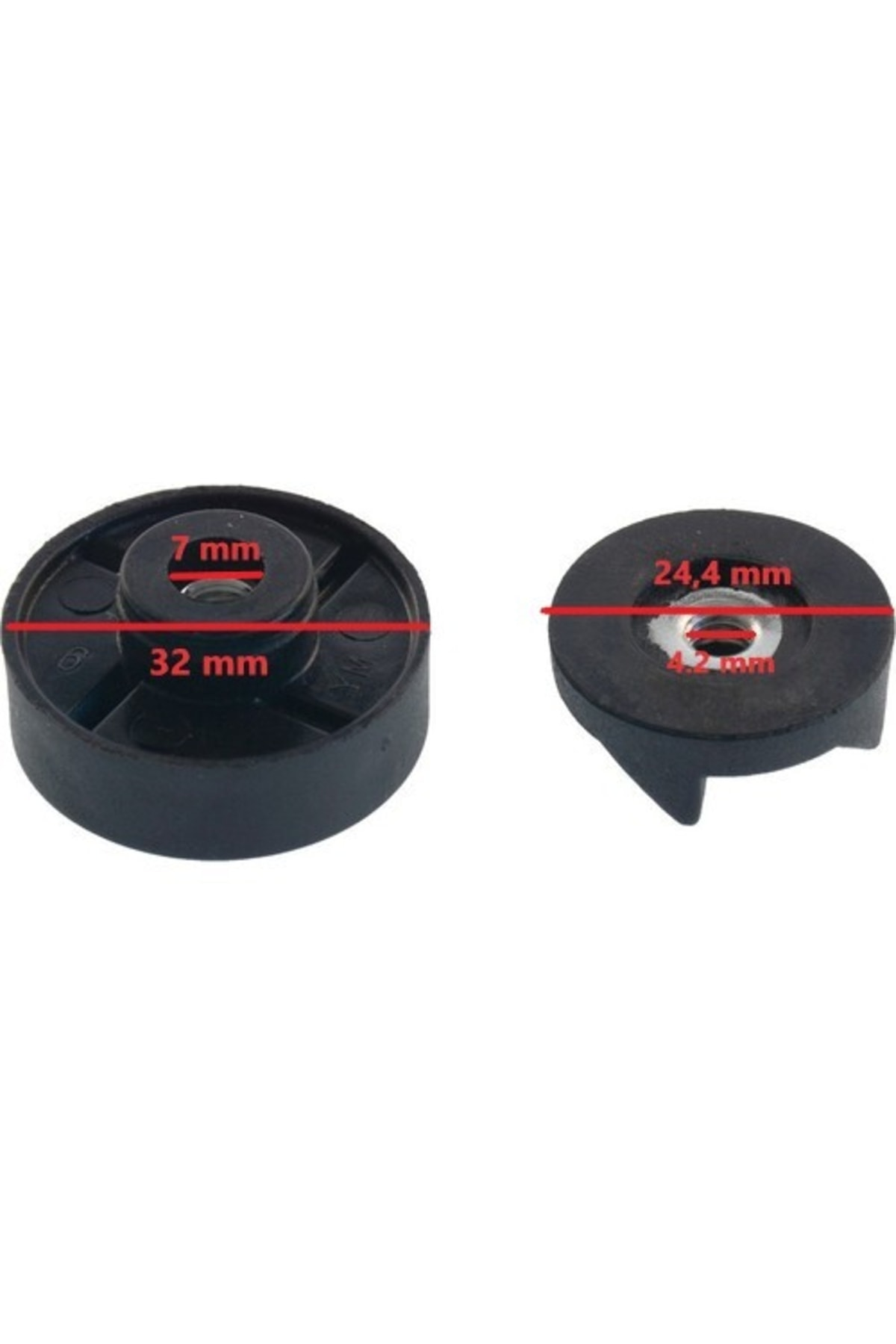 Boyutları belirtilmiş iki siyah plastik parça: 32mm ve 7mm, 24,4mm ve 4,2mm.