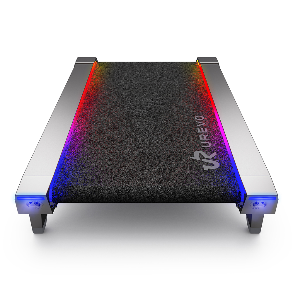 Czarna bieżnia z srebrnymi krawędziami i kolorowymi światłami po bokach.