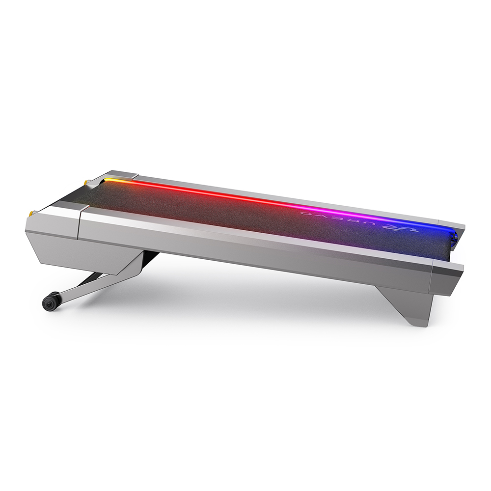 Elegancka bieżnia z srebrną ramą i oświetleniem RGB.