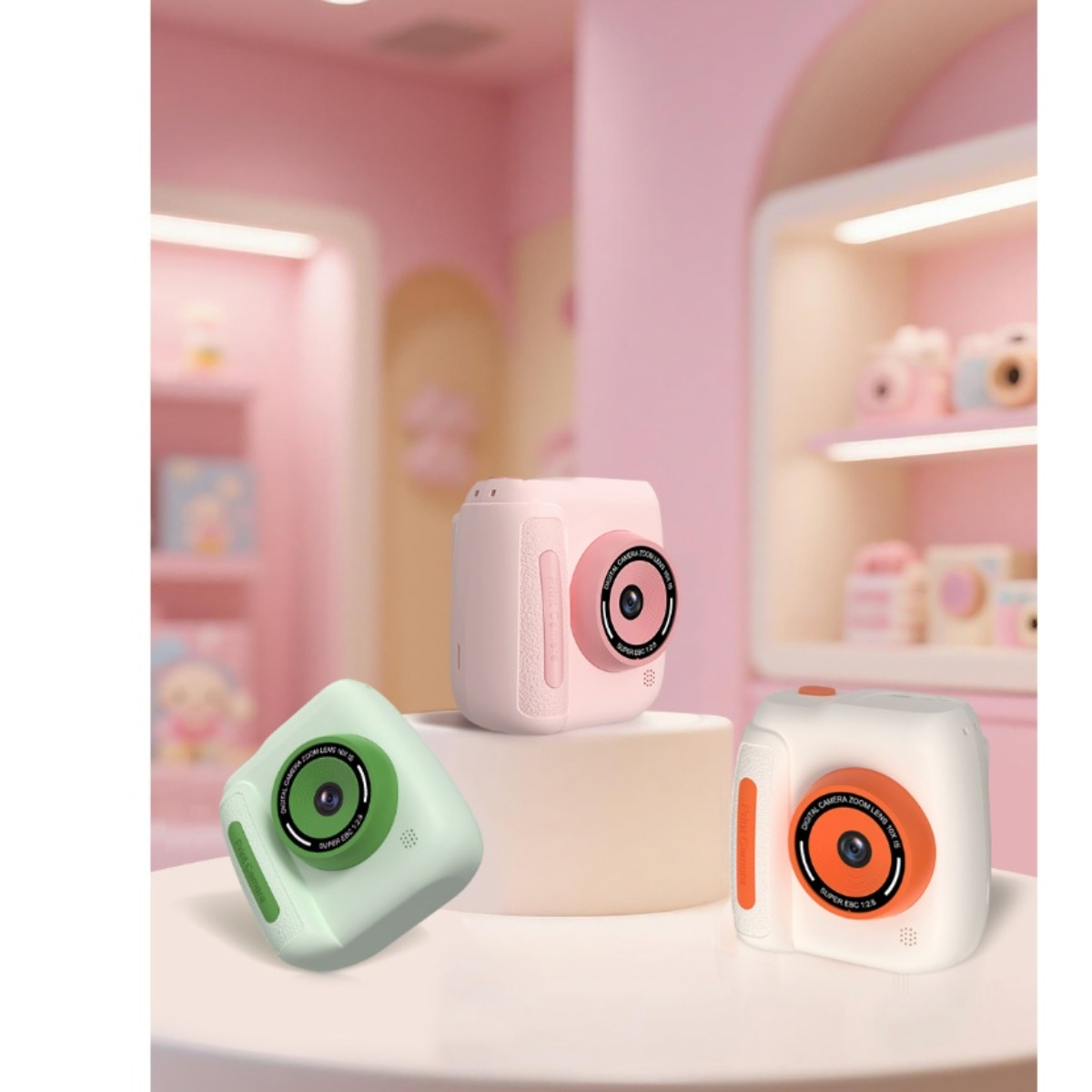 Tre fotocamere per bambini rosa, verdi e bianche con accenti arancioni.