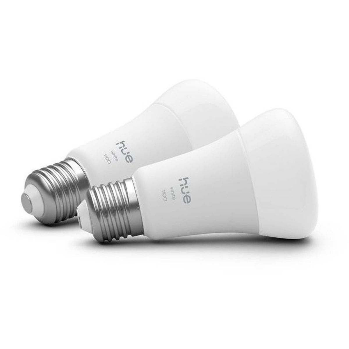 Due lampadine bianche Philips Hue con basi argentate giacciono una accanto all'altra.