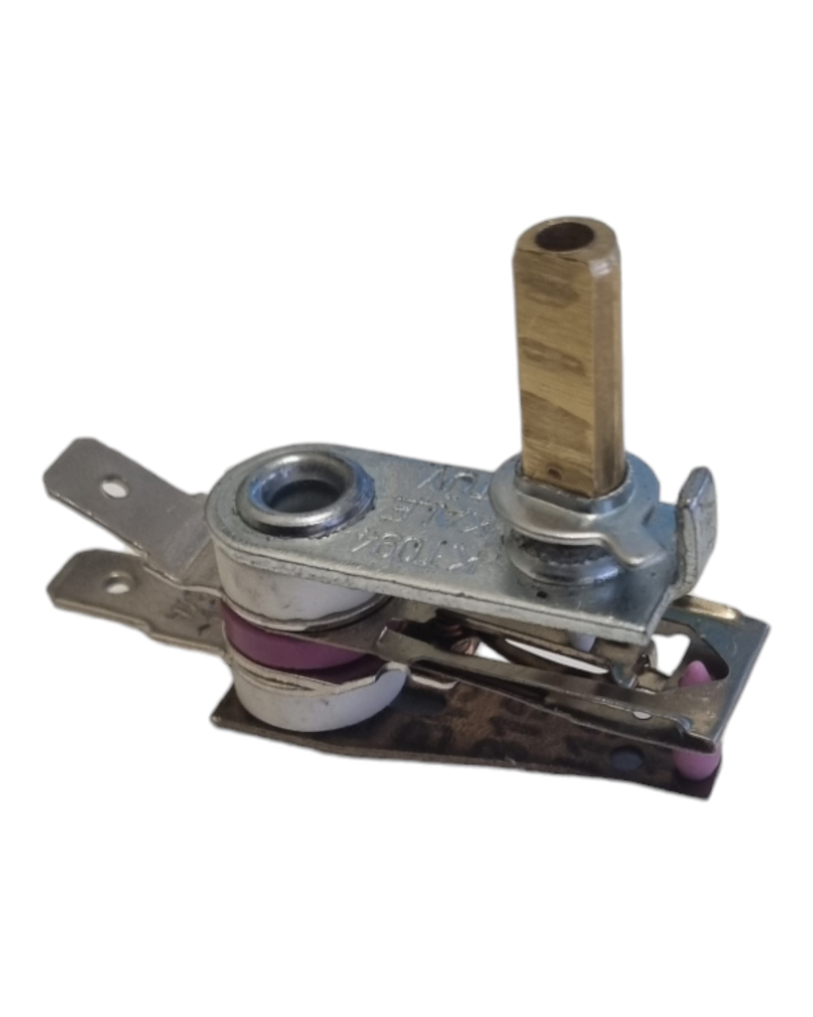 Metal kollu, seramik yalıtımlı ve pirinç parçalı bir termostat.