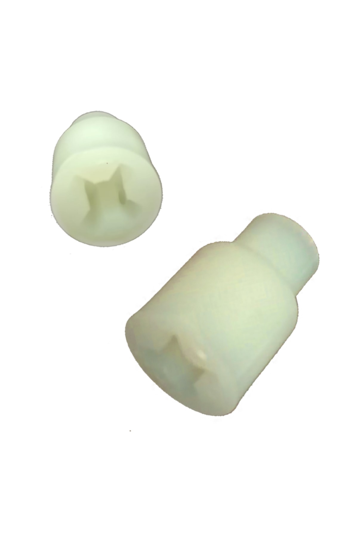 Yıldız yuvalı iki beyaz plastik kapak, beyaz arka planda izole edilmiş.