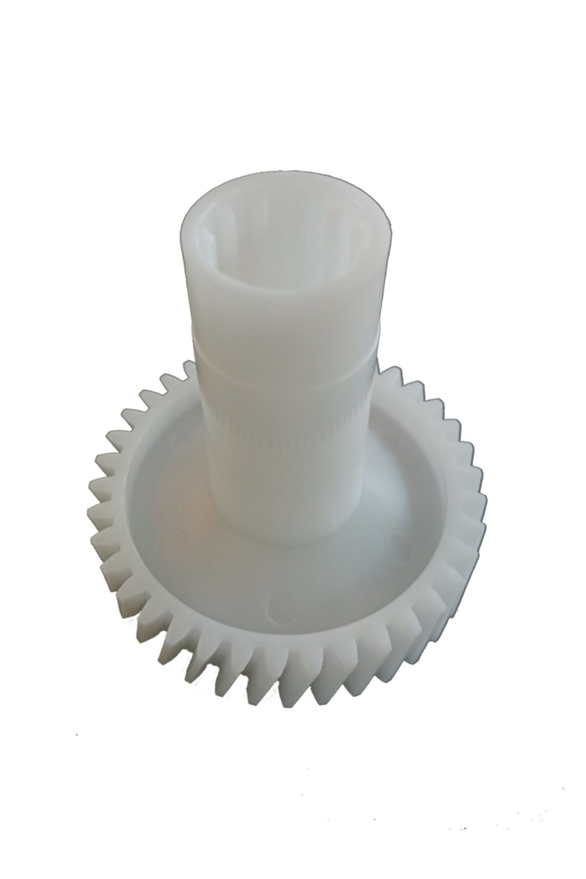 Ortasında silindirik bir şaft bulunan beyaz plastik dişli.