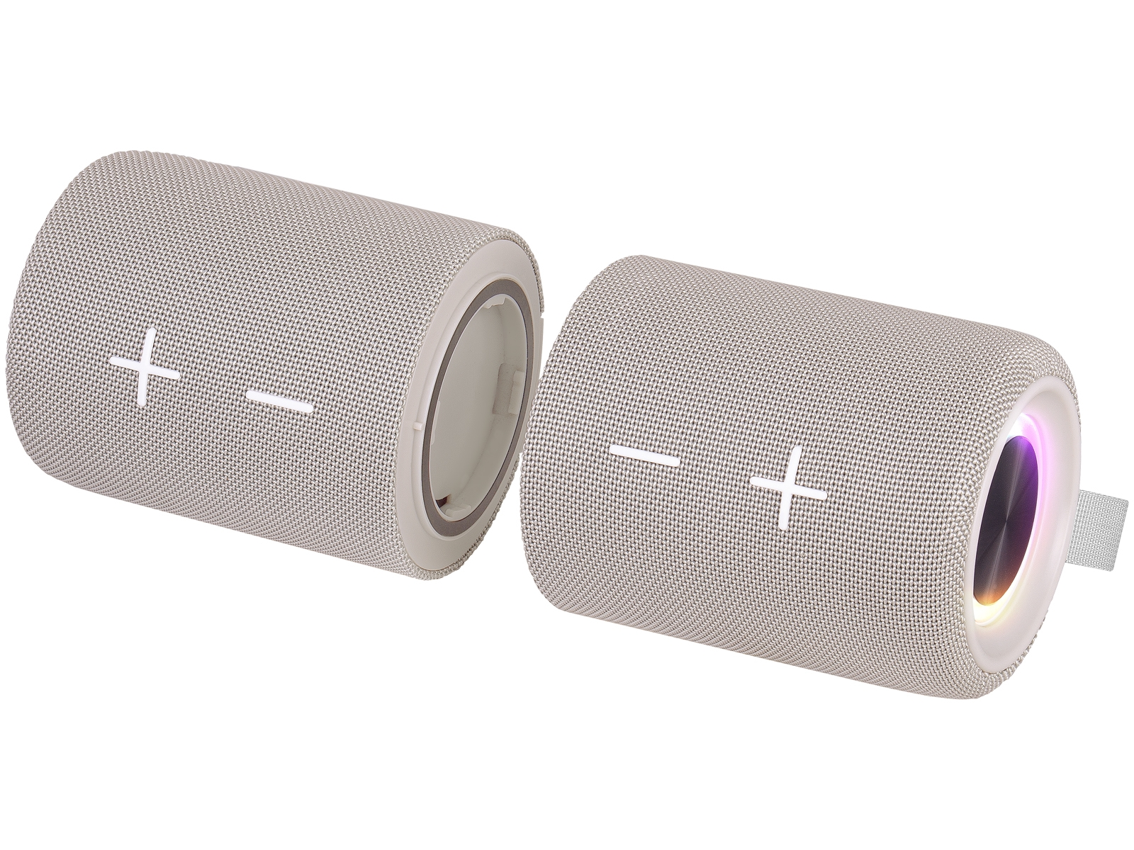 Zwei hellgraue Bluetooth-Lautsprecher nebeneinander, einer leuchtet innen farbig.