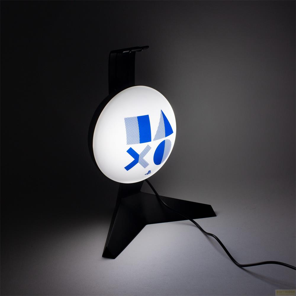 Świecąca lampa z niebieskim logo PlayStation na białej podstawie.
