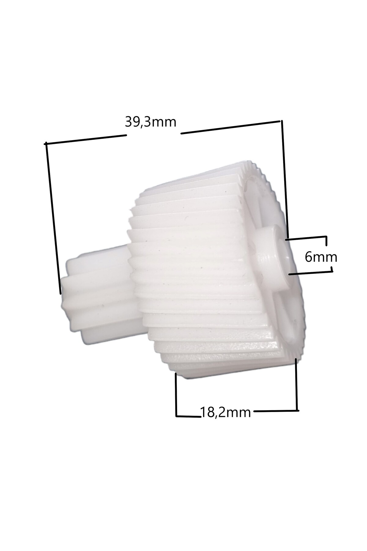 39,3 mm, 18,2 mm ve 6 mm boyutlarında beyaz bir dişli.