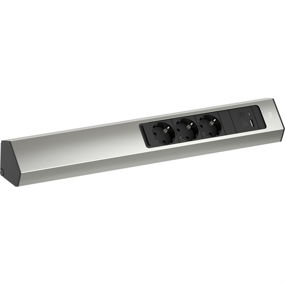 Een zilveren stekkerdoos met drie stopcontacten en twee USB-poorten op witte achtergrond.