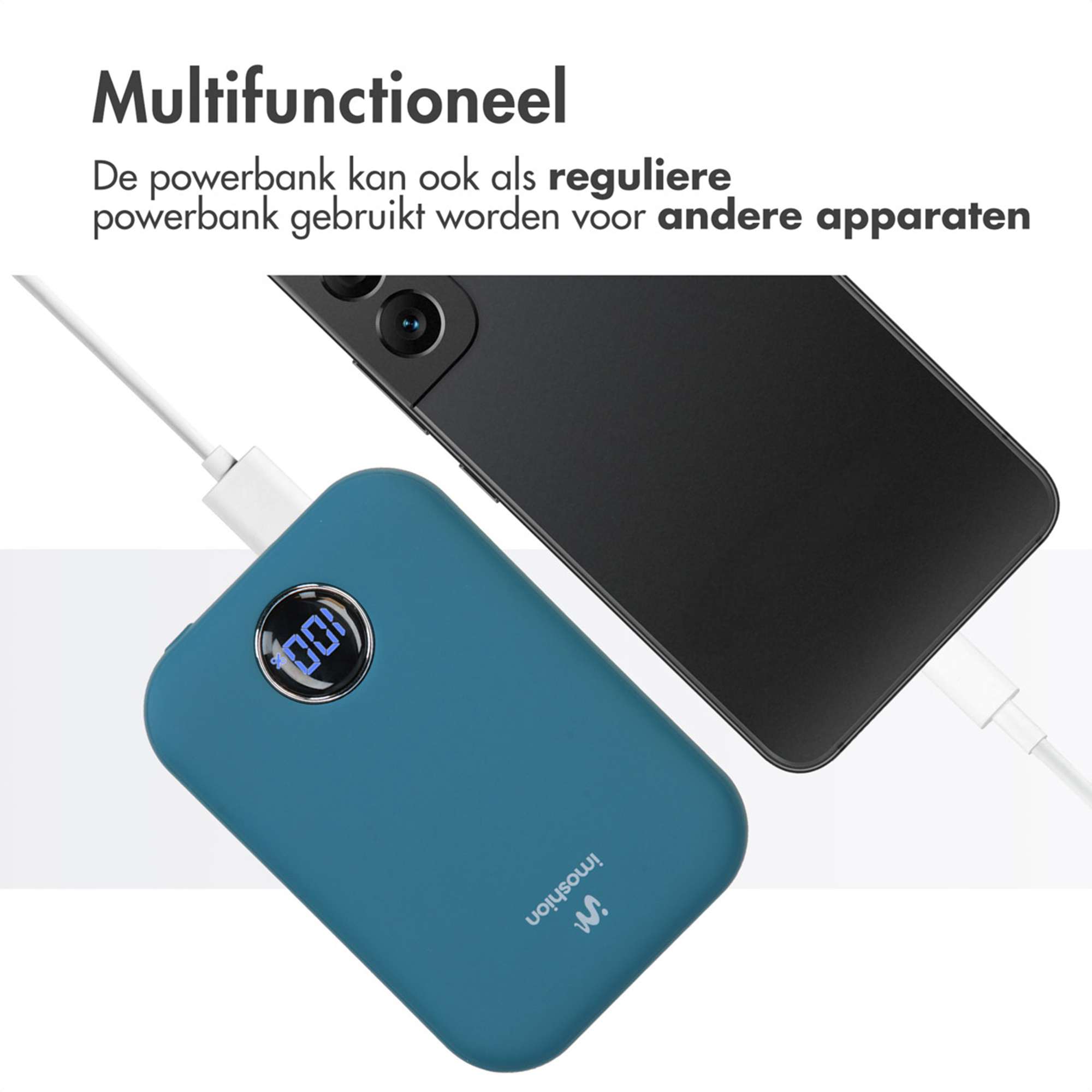 Ein blaues Powerbank mit digitaler Anzeige lädt ein schwarzes Smartphone.