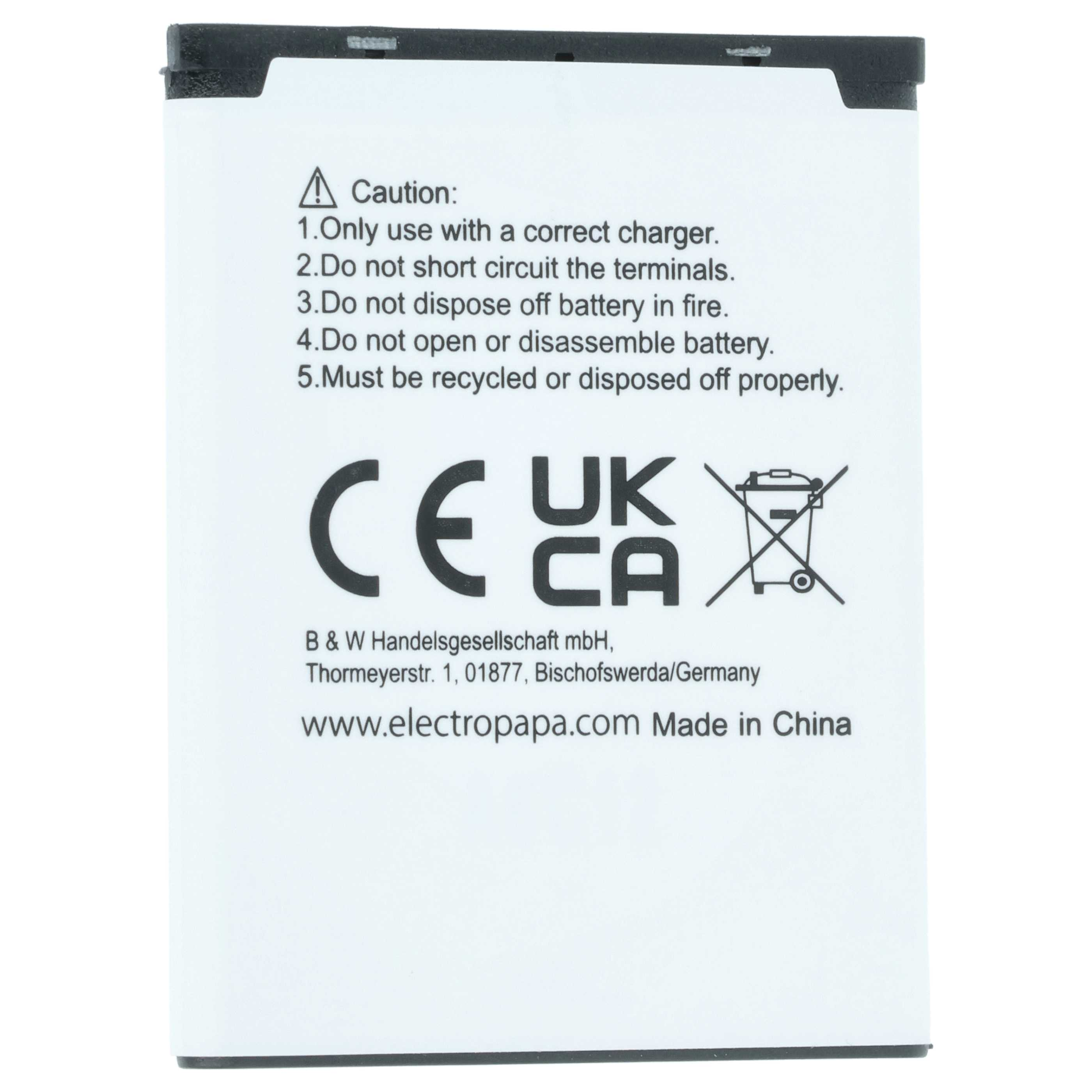 Weiße Batterie mit CE- und UKCA-Siegeln, Warnhinweisen und Herstellungsort.