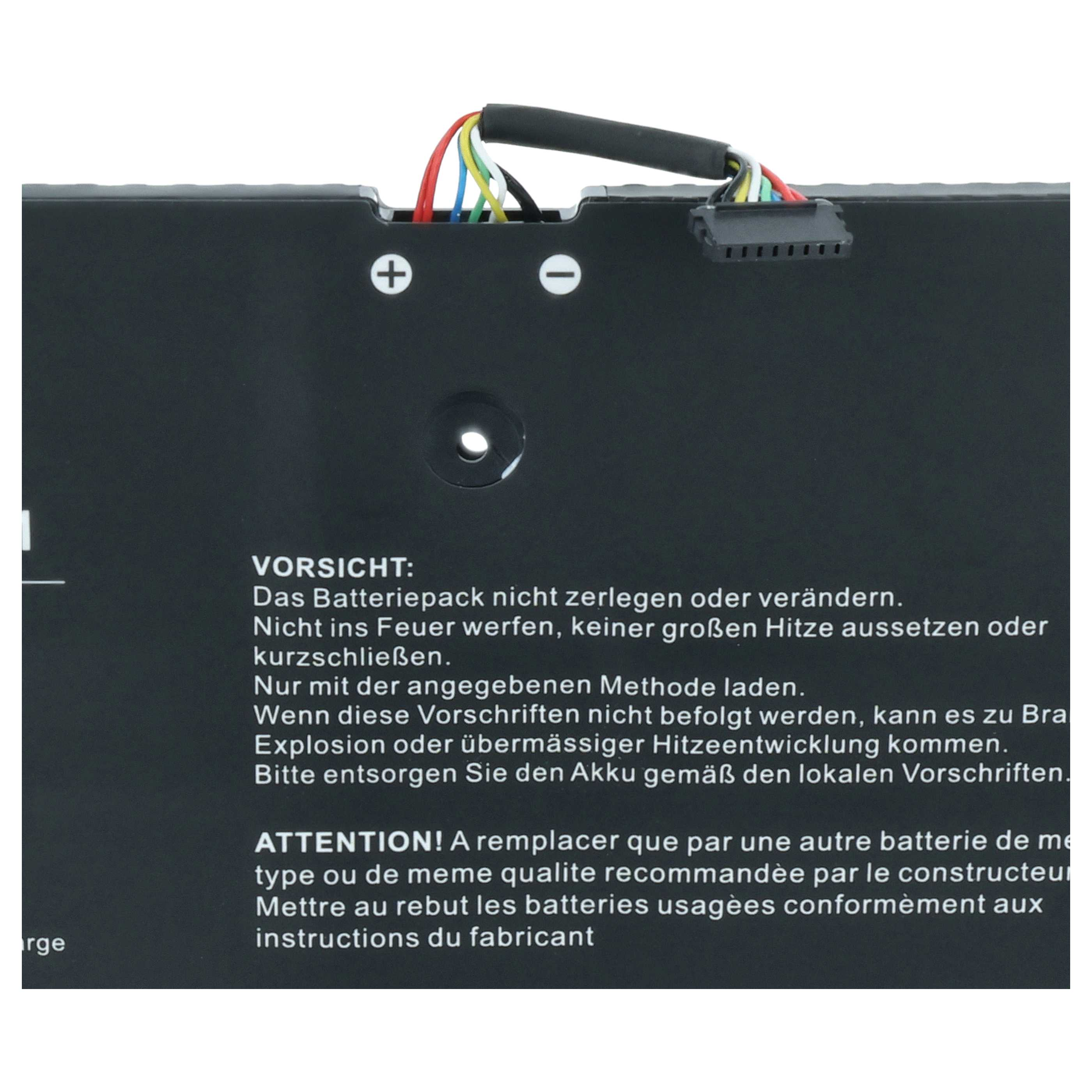 Schwarzer Akku mit Kabeln und Warnhinweisen in mehreren Sprachen.