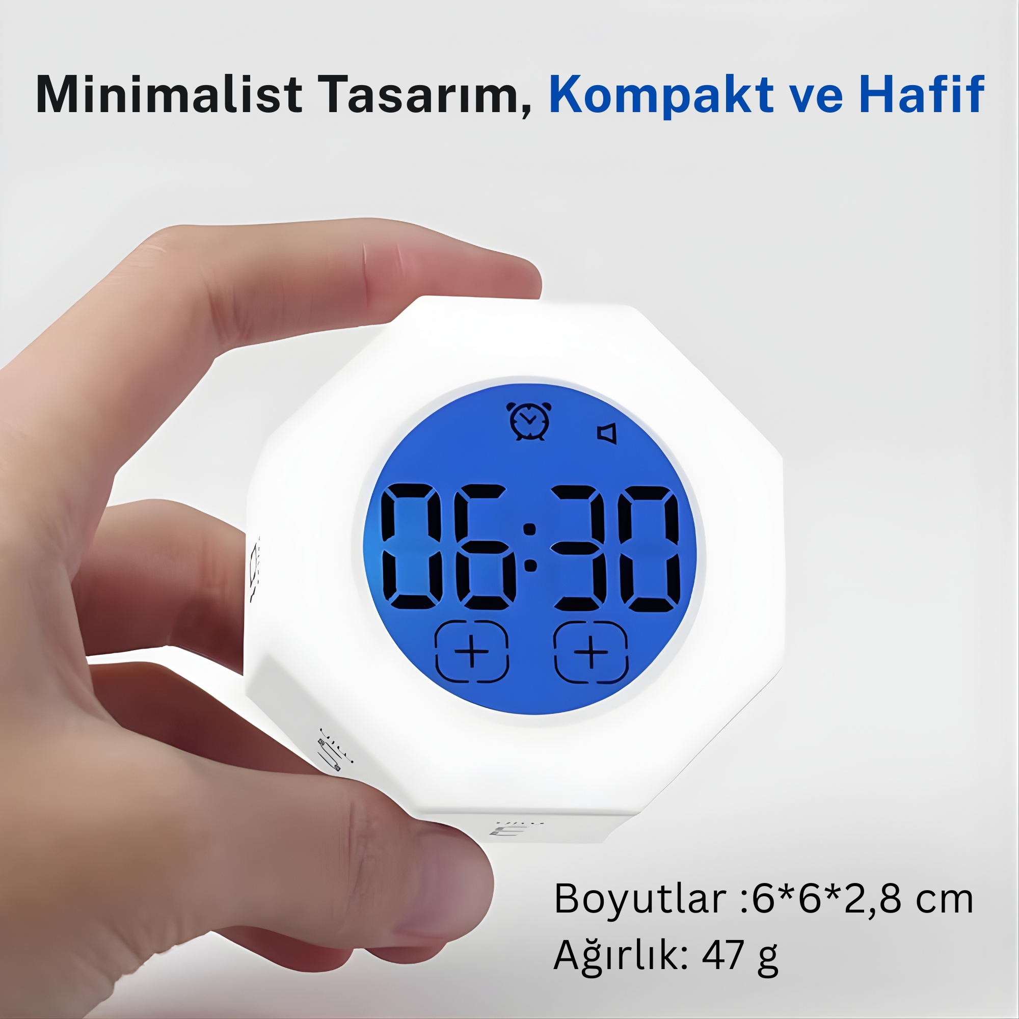 Bir el, mavi ekranda 06:30 gösteren beyaz, altıgen dijital saati tutuyor.