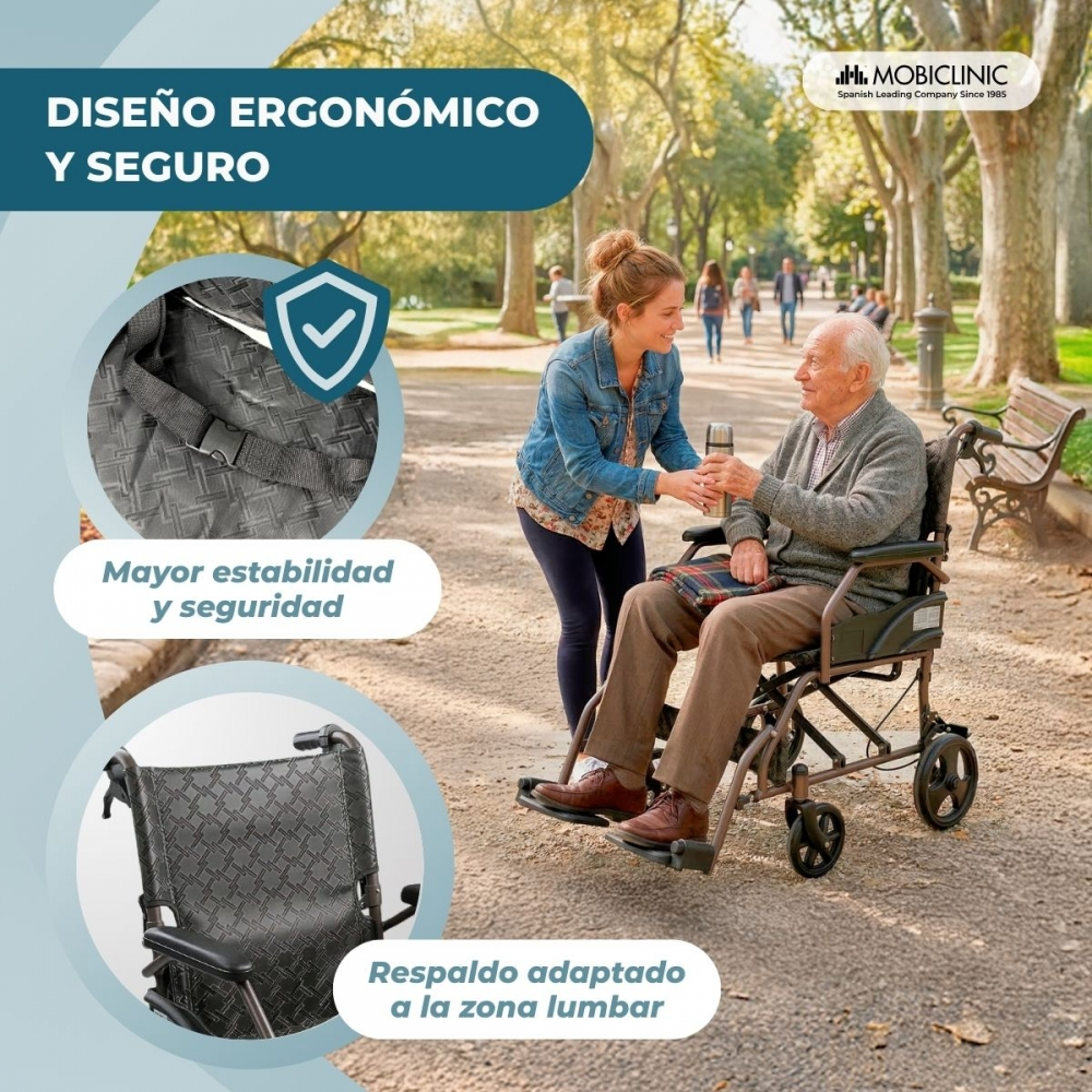 Una joven ayuda a un anciano en silla de ruedas en un parque. Texto en español.