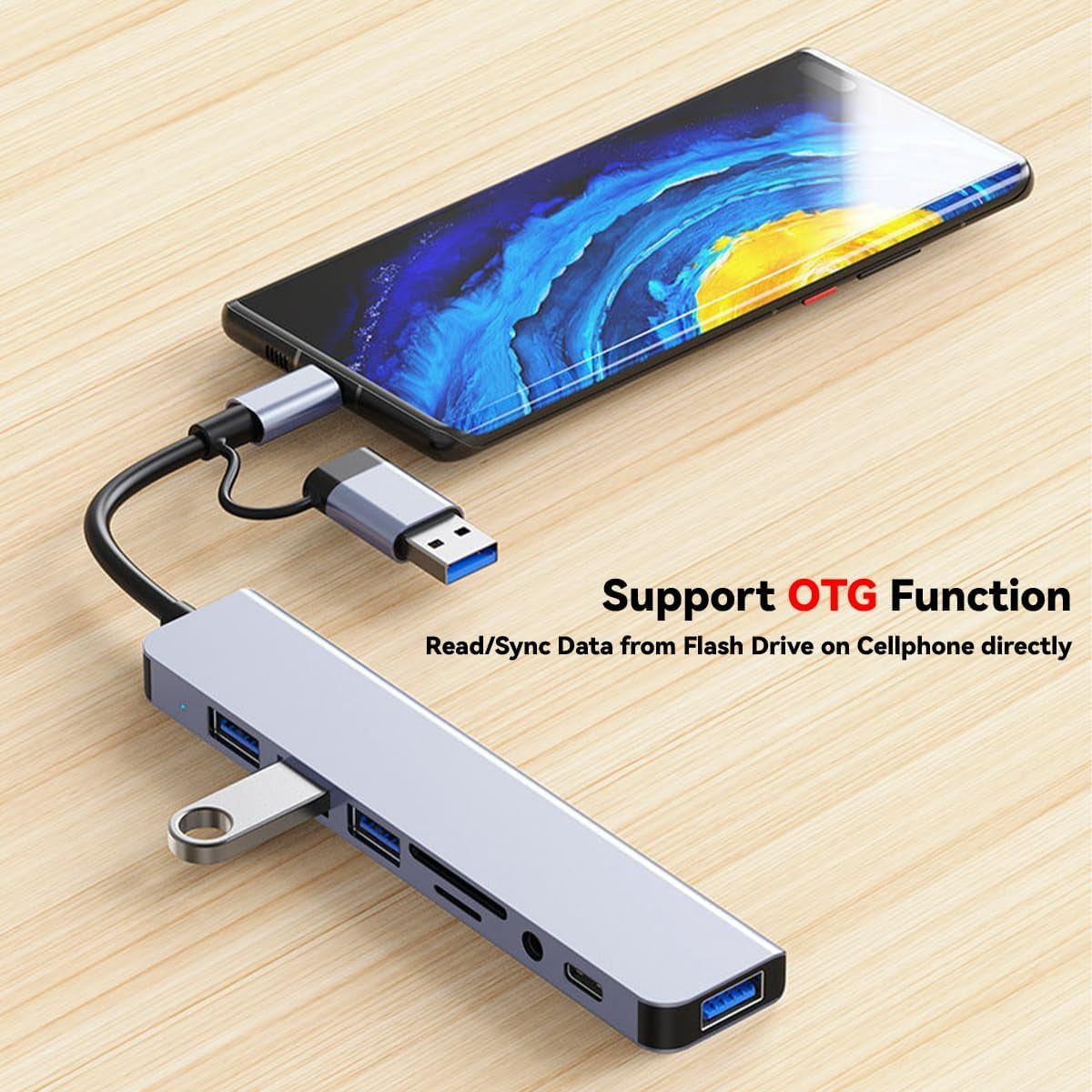 Grauer USB-Hub mit Anschlüssen, verbunden mit einem Smartphone.