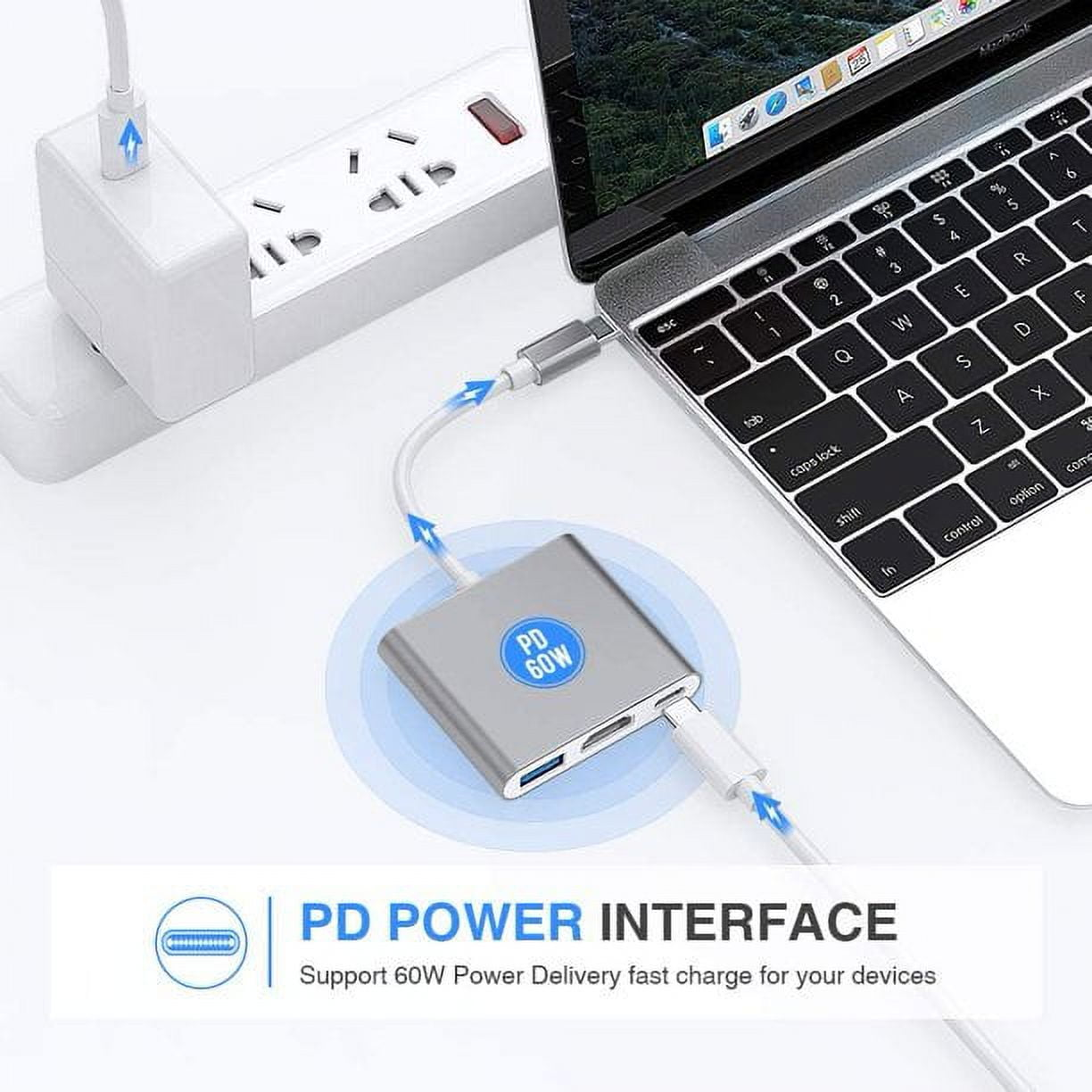 Ein Laptop wird über einen USB-C-Hub mit Strom versorgt, der an eine Steckdosenleiste angeschlossen ist.