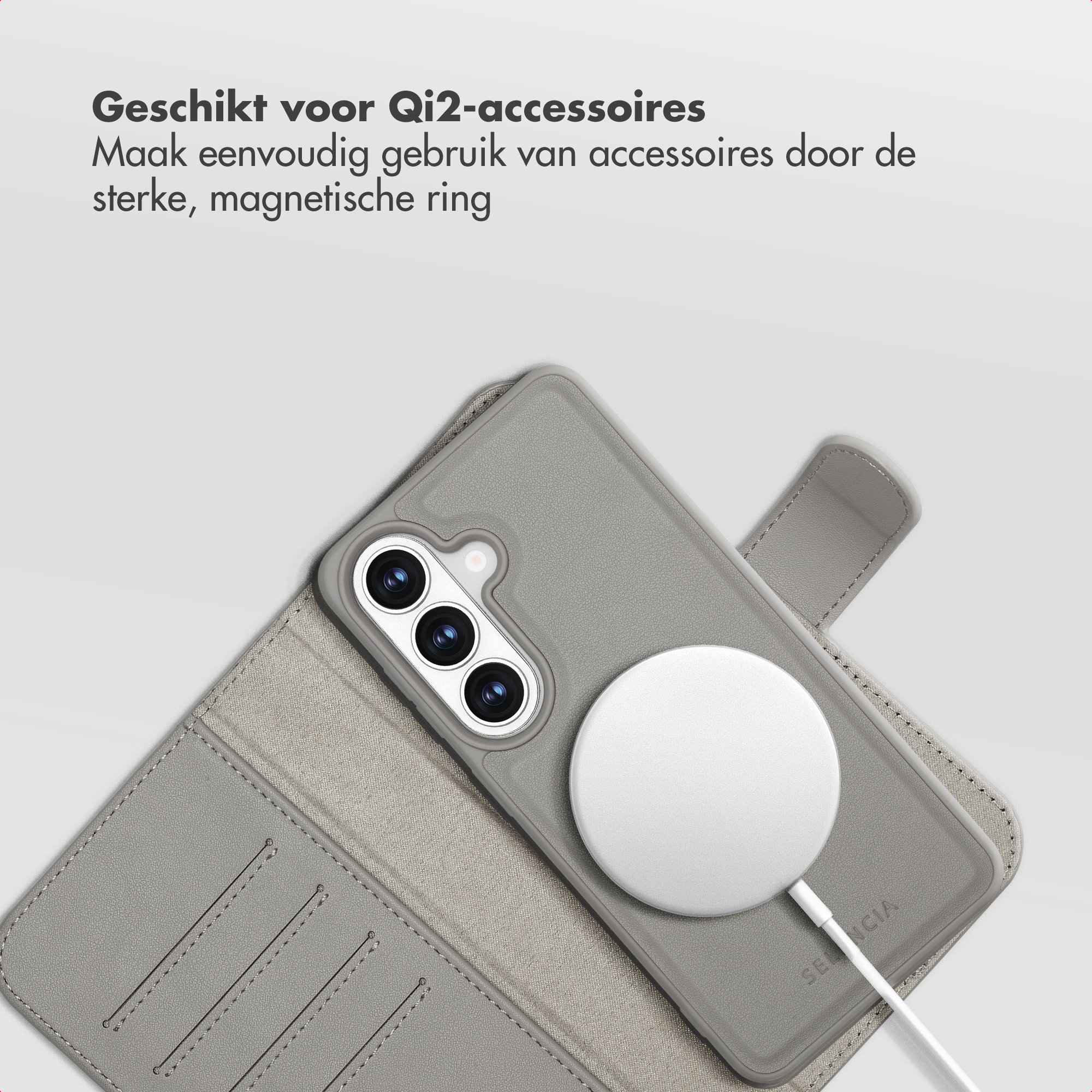 Grijze telefoonhoes met magnetische ring en oplaadkabel.