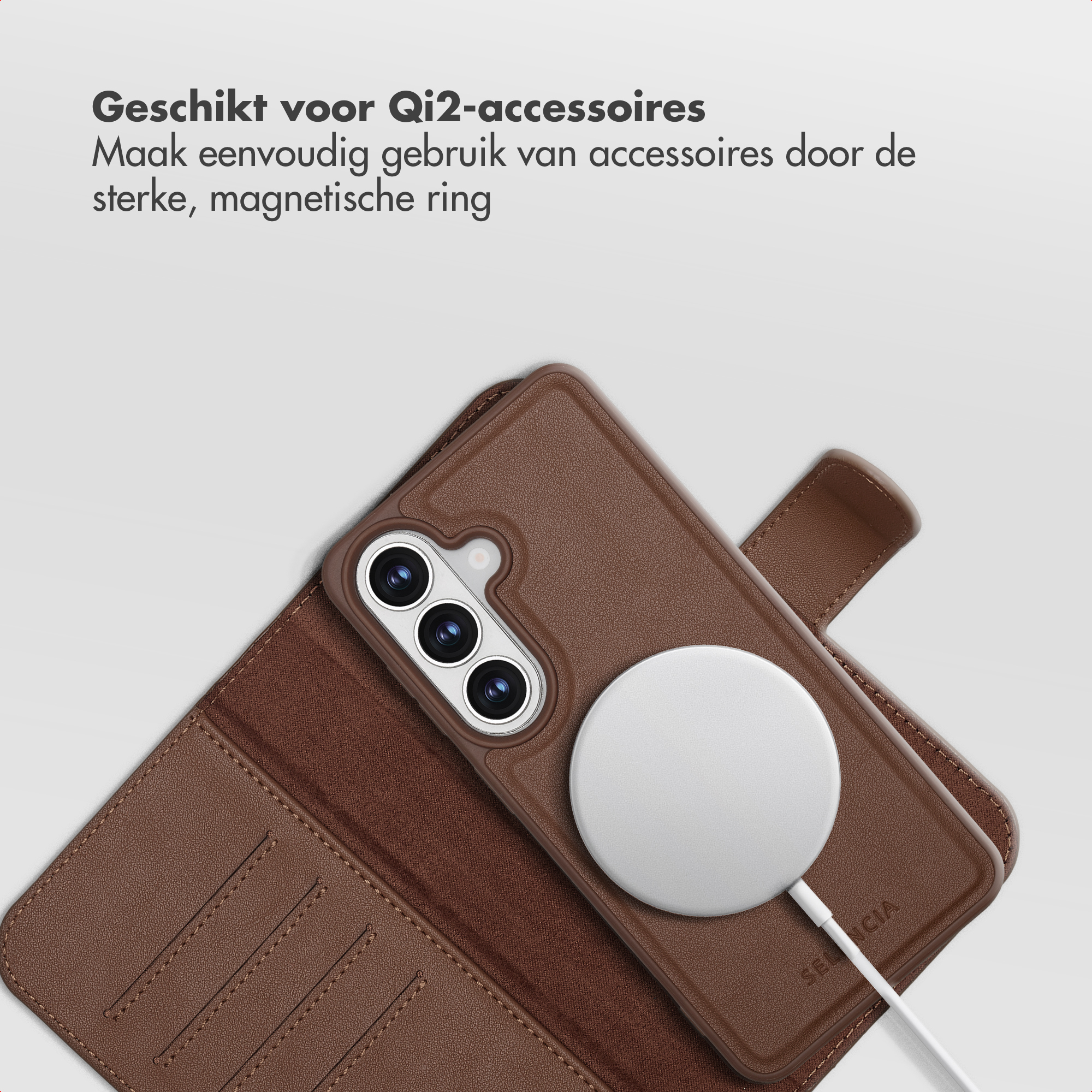 Étui de téléphone marron avec trois caméras et anneau magnétique blanc.
