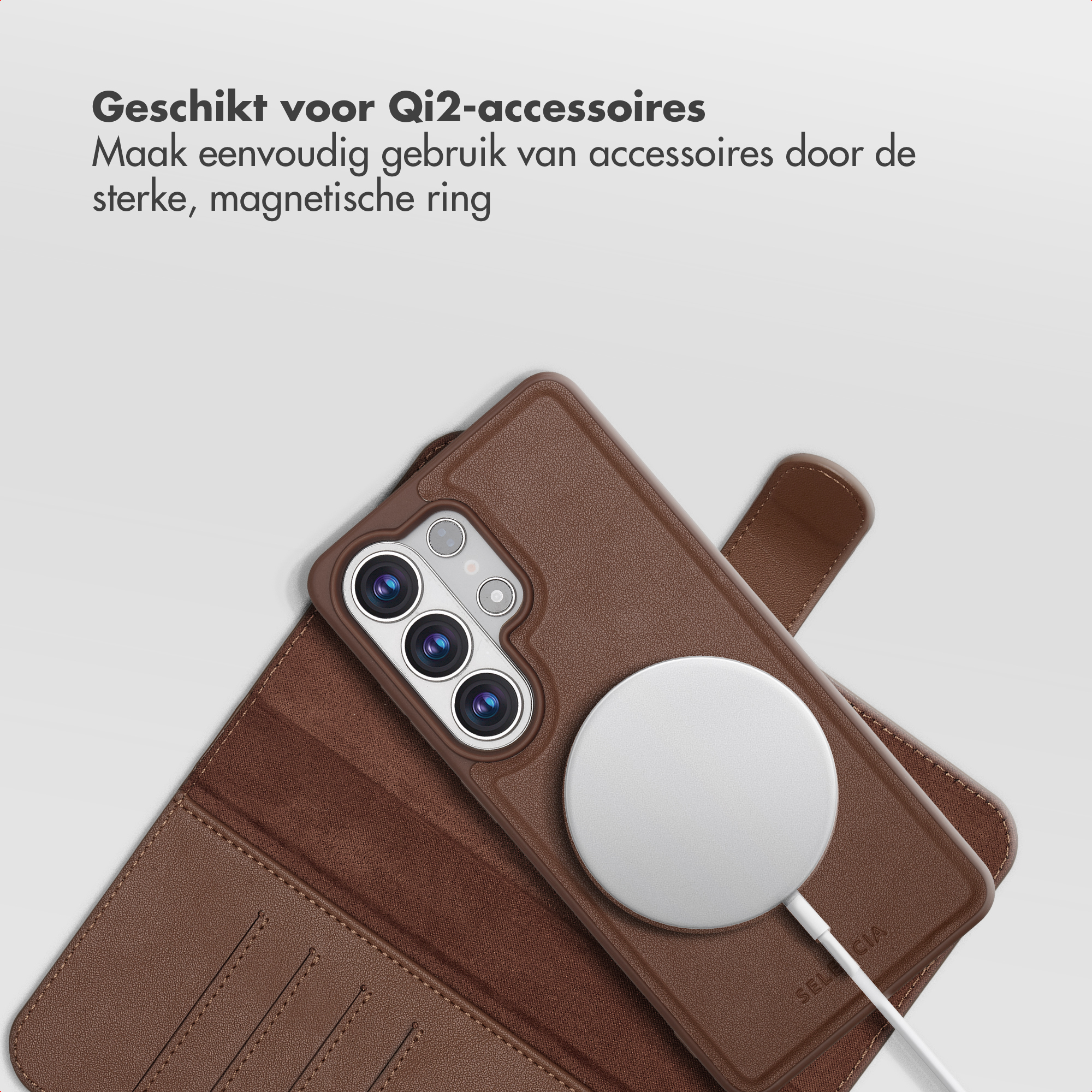Coque de téléphone marron avec chargeur magnétique Qi2 et module caméra.