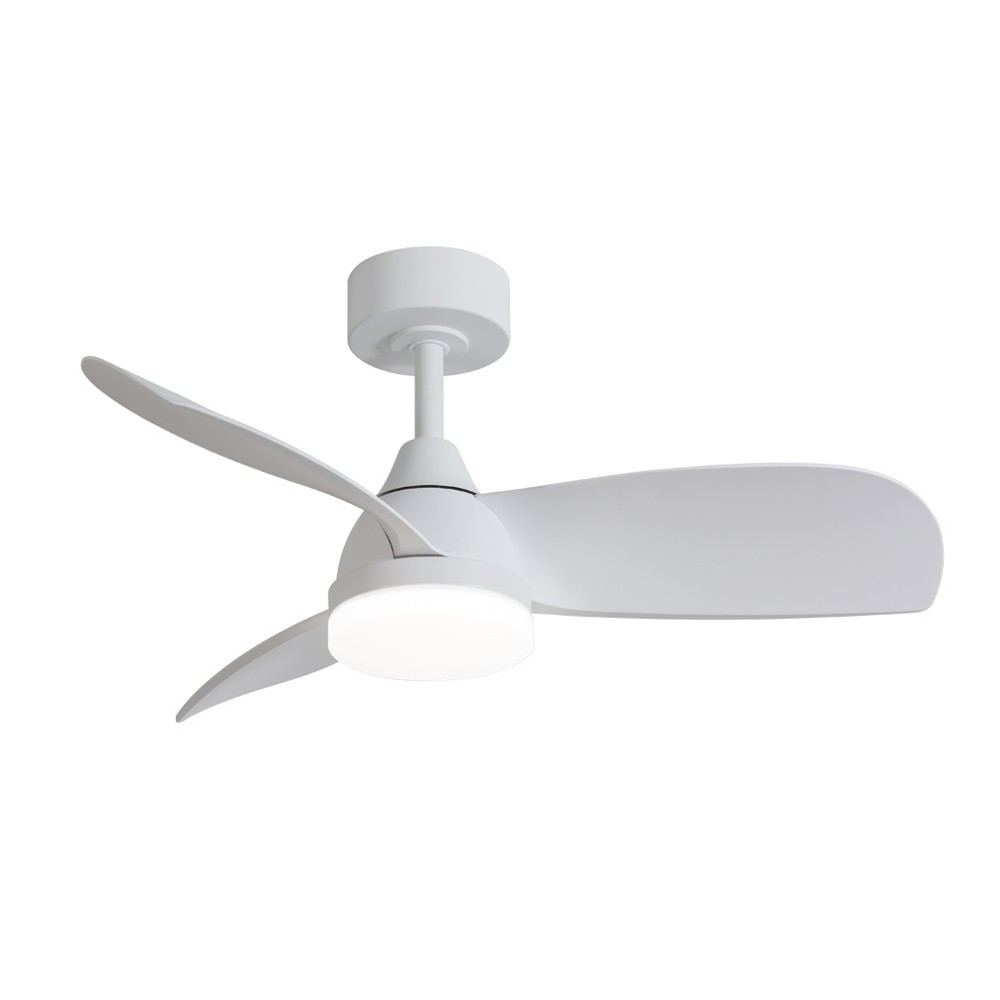 Un ventilador de techo blanco con luz.
