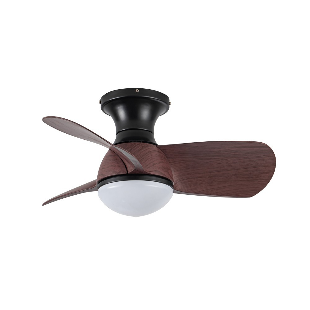 Un ventilador de techo con tres aspas de madera marrón oscuro y carcasa negra.
