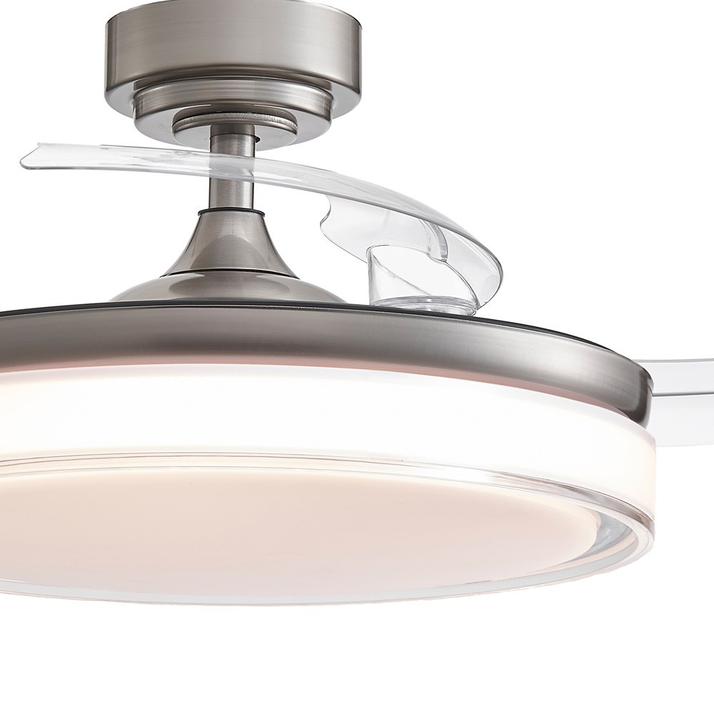 Ventilador de techo moderno con aspas retráctiles y luz LED.