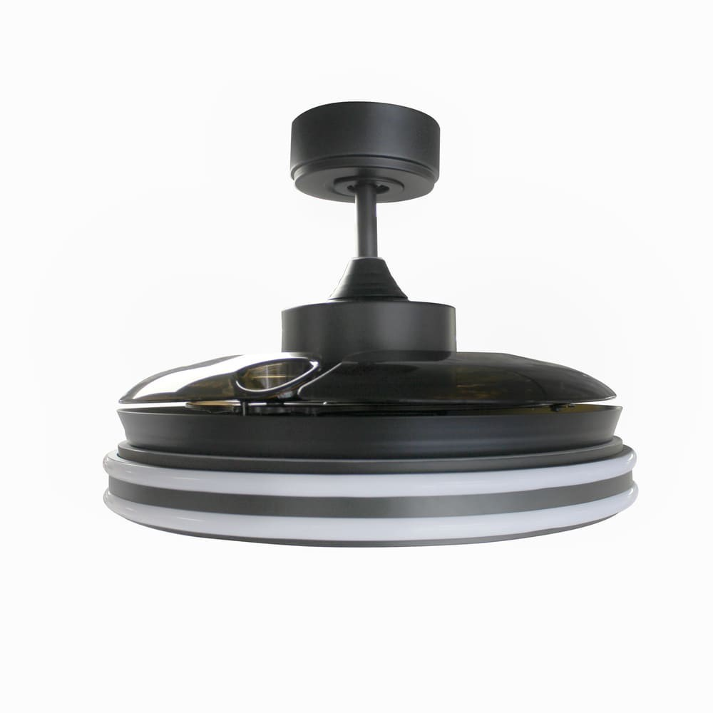 Ventilador de techo negro con iluminación LED integrada y detalles plateados.