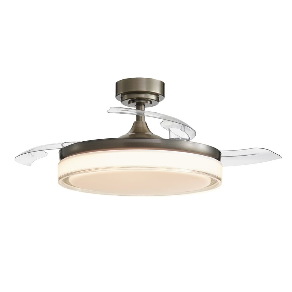 Ventilador de techo moderno con luz integrada y aspas transparentes.