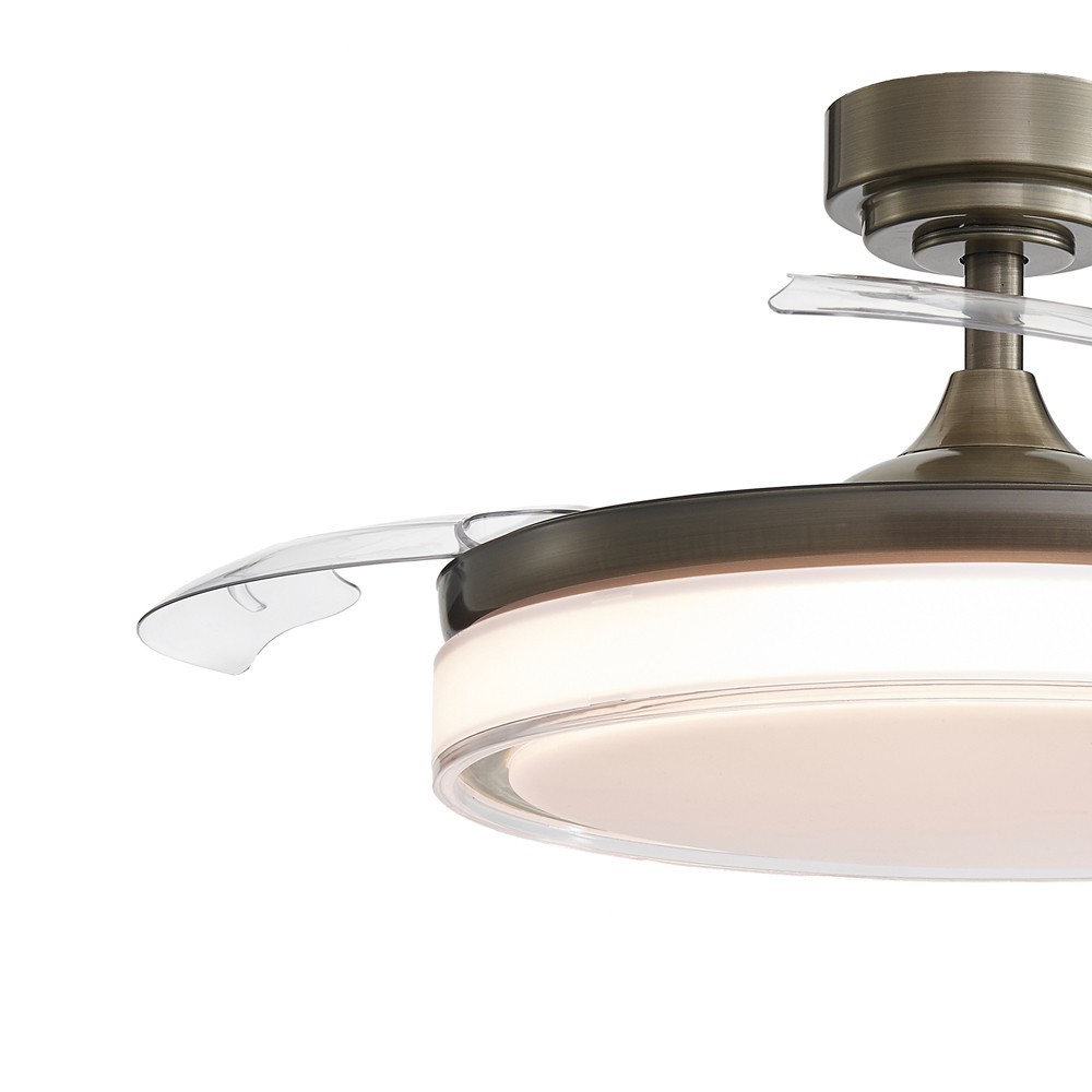 Un ventilador de techo moderno con aspas transparentes retráctiles y luz LED.