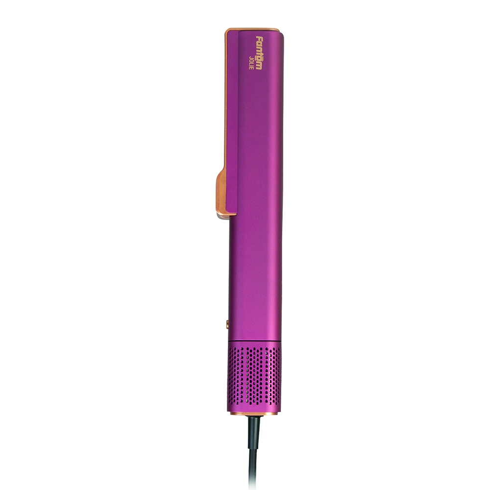 Altın aksesuarlı pembe saç kurutma makinesi, beyaz arka planda.