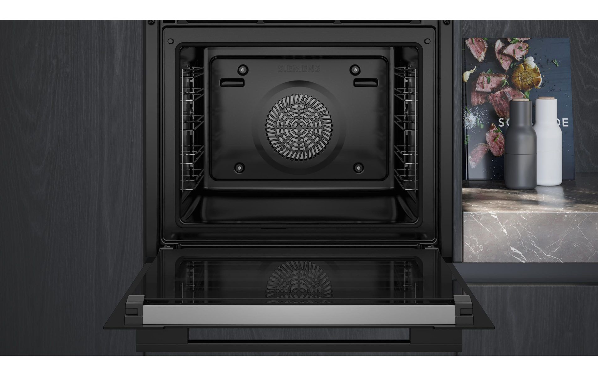 Nowoczesny piekarnik wbudowany z otwartymi drzwiami, widoczny wentylator w środku.