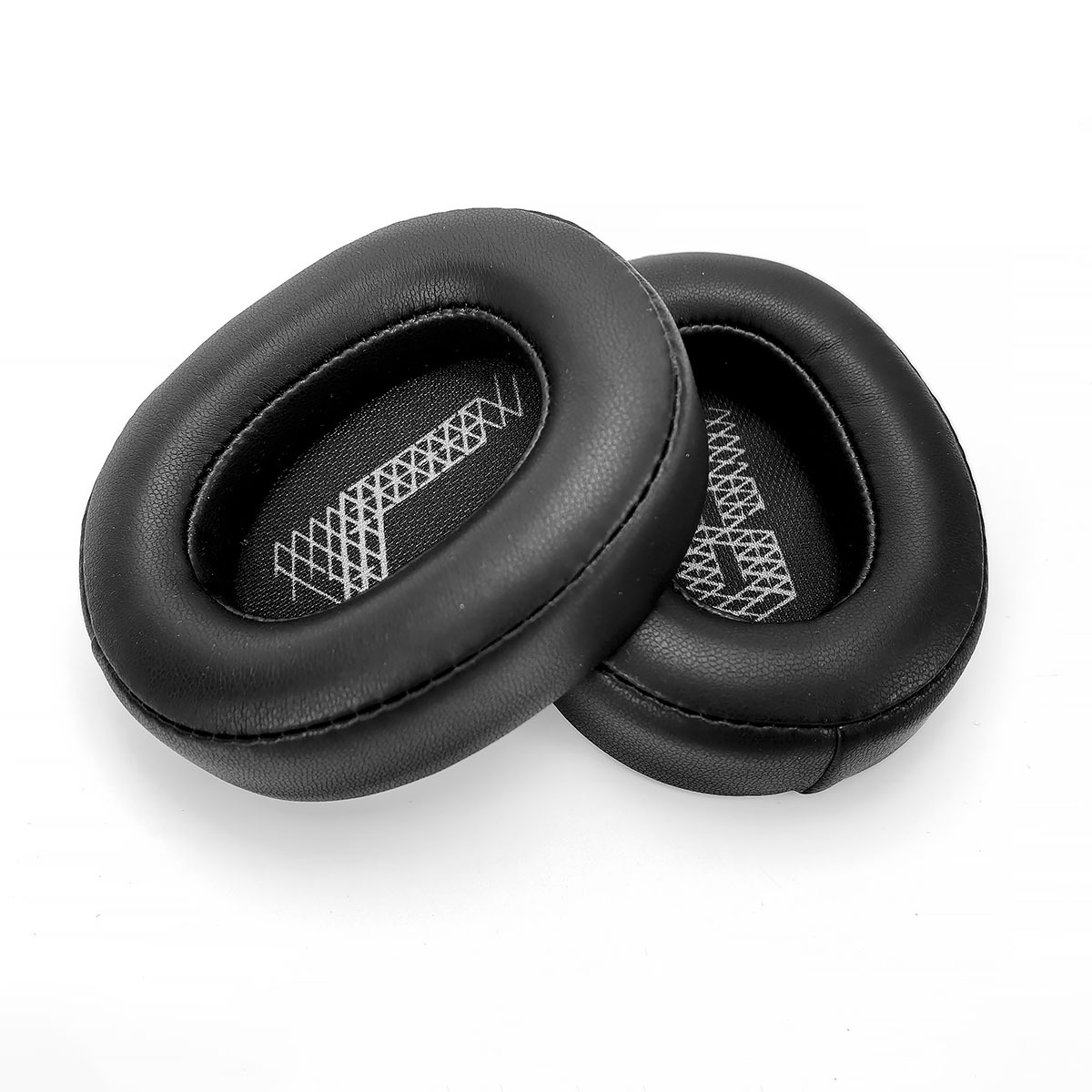 Dwie czarne nauszniki z białym wzorem na białym tle.