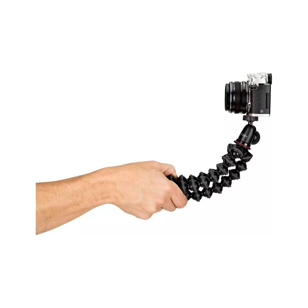 Dłoń trzyma elastyczny statyw z aparatem, który się zgina.