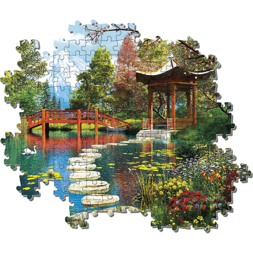 Jardín japonés con pagoda, puente, estanque, cisne y montaña.