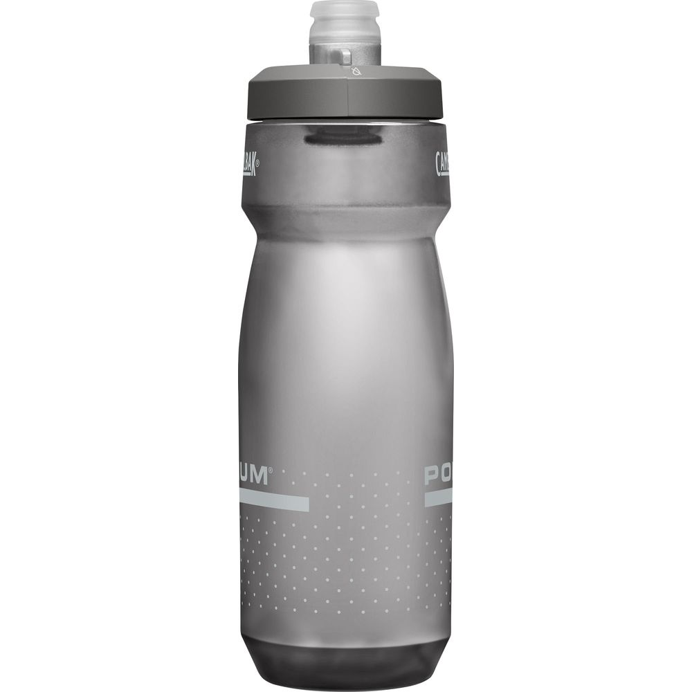 Eine graue CamelBak-Trinkflasche mit einem grauen Deckel und einem durchsichtigen Mundstück.