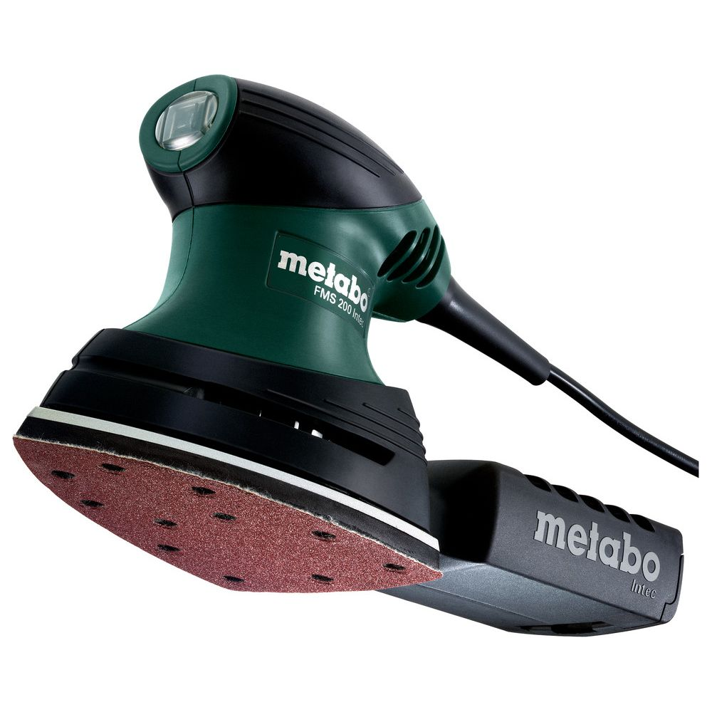 Une ponceuse orbitale Metabo verte et noire avec papier de verre sur la base.