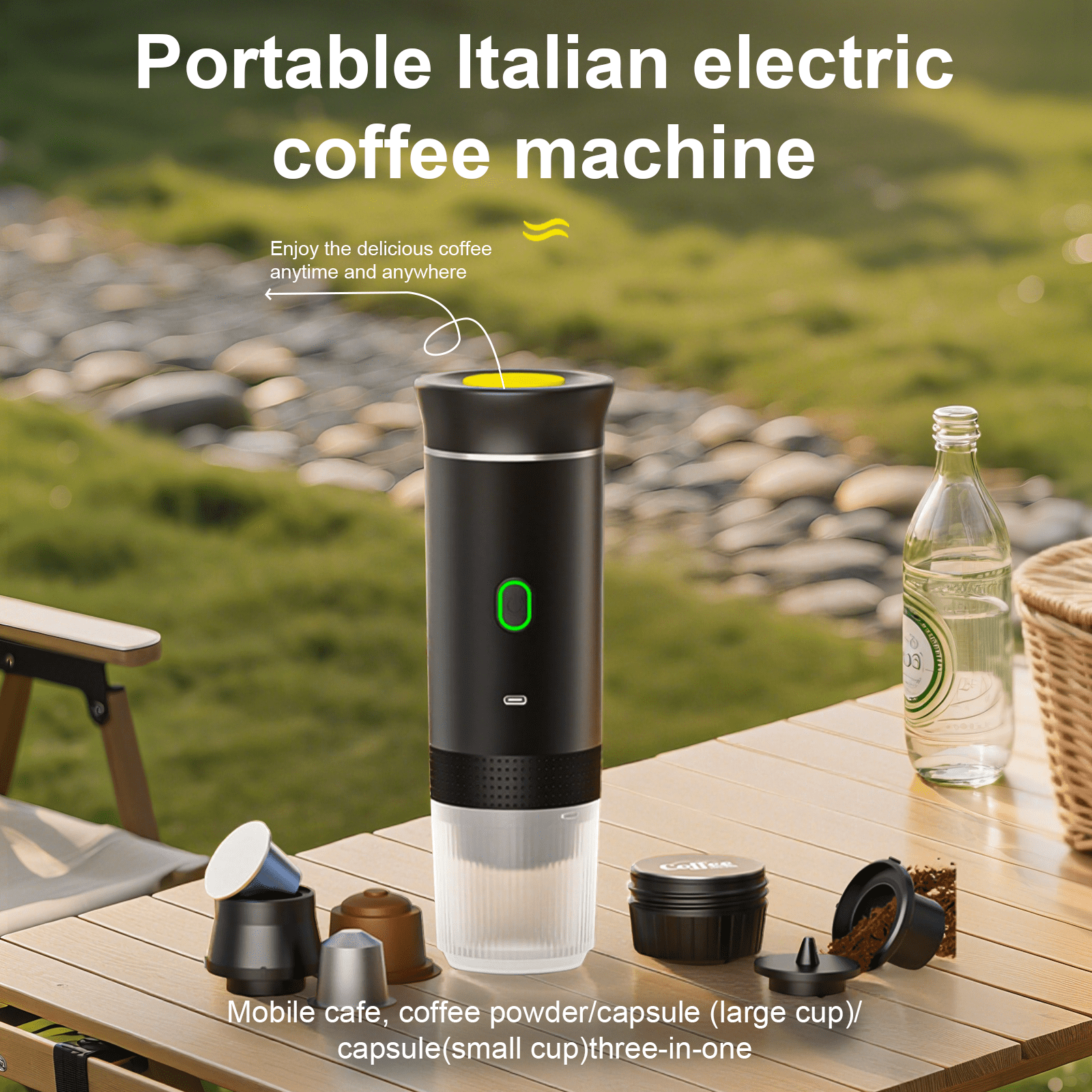 Tragbare italienische Kaffeemaschine mit Kapseln und Pulver auf einem Holztisch.