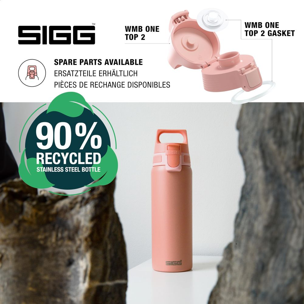 Eine rosafarbene SIGG-Flasche mit 90 % Recycling-Aufdruck. Ersatzteile sind erhältlich.
