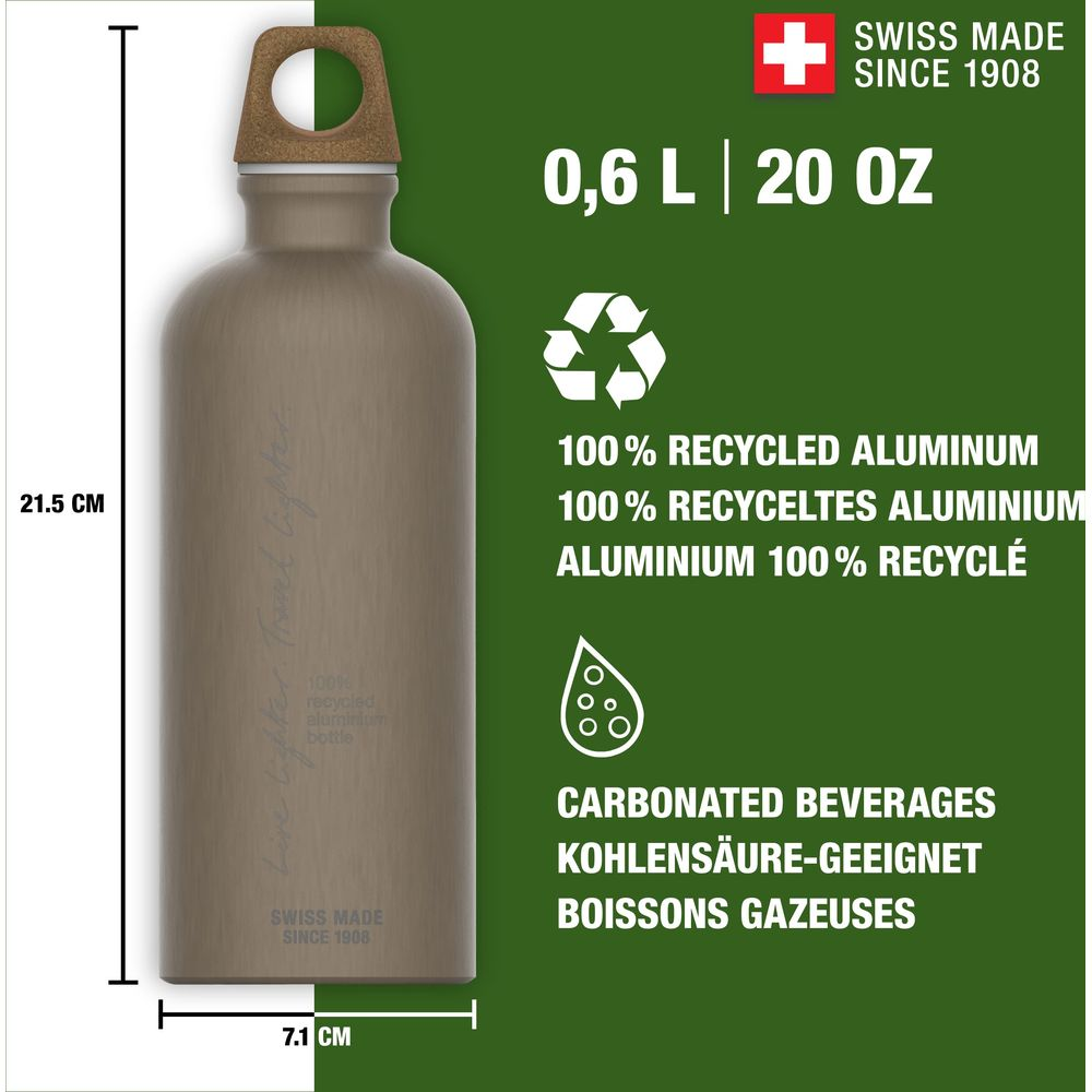 Eine braune Aluminiumflasche, 21,5 cm hoch, 7,1 cm breit, für kohlensäurehaltige Getränke.