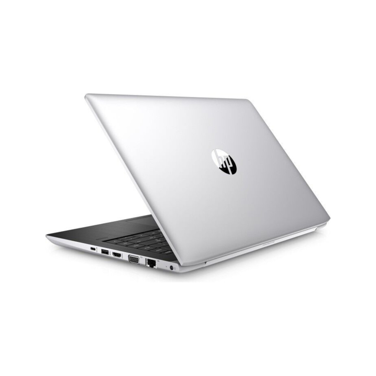Ein silberner HP Laptop mit geöffnetem Deckel und Tastatur ist auf weißem Hintergrund zu sehen.