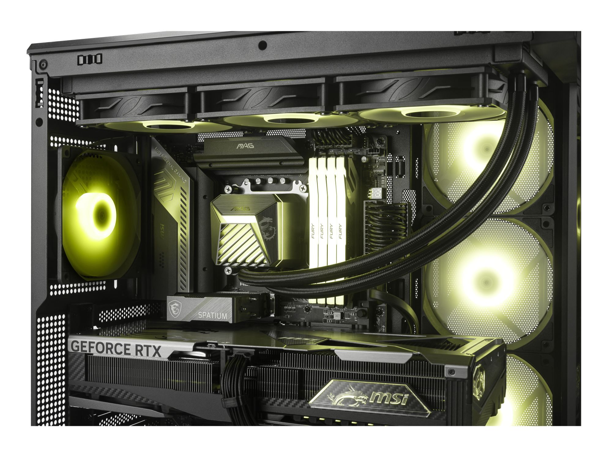 Ein geöffneter Gaming-PC mit gelber Beleuchtung, Grafikkarte und Lüftern.