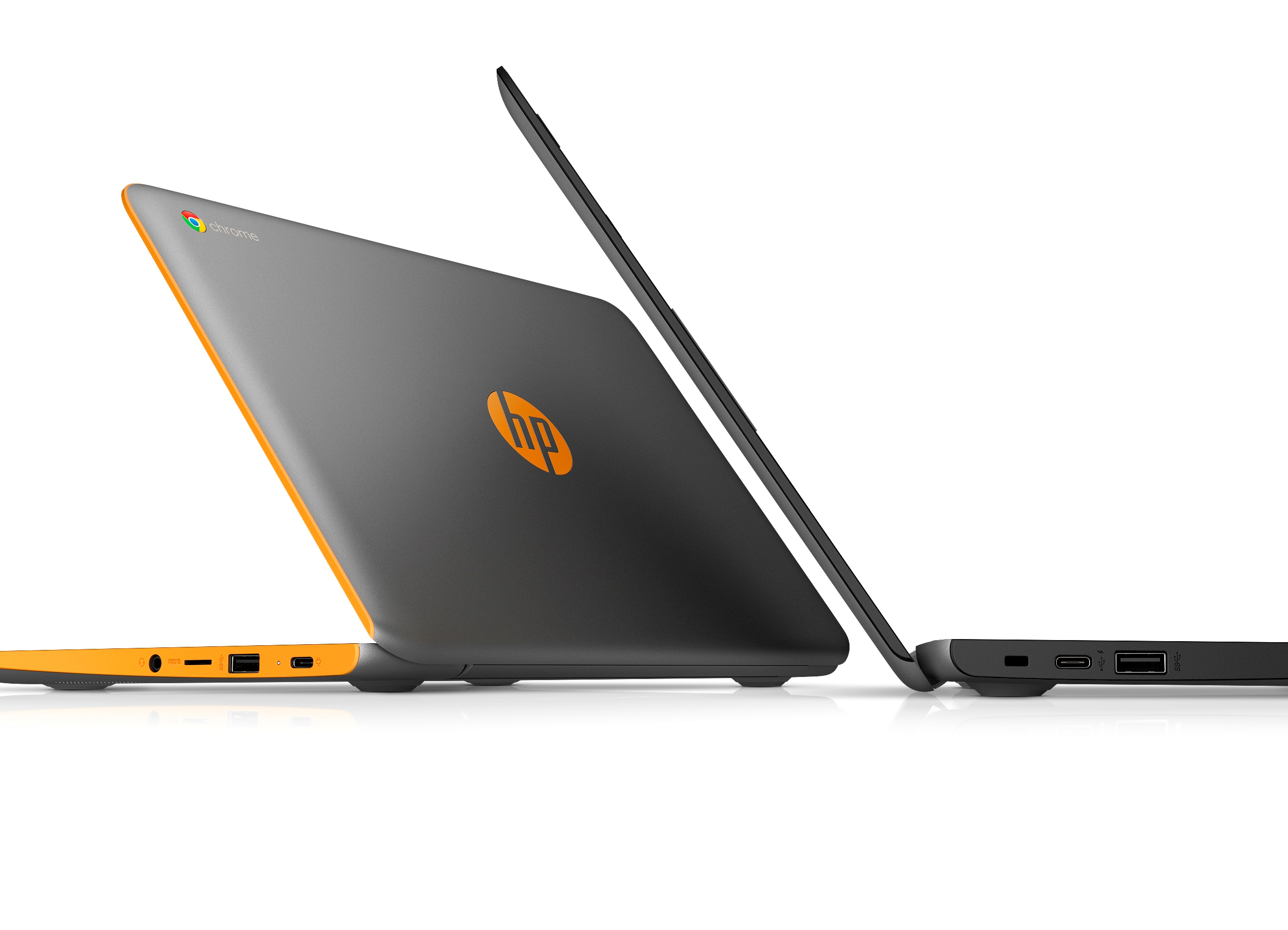 Graues HP Chromebook mit orangefarbenem Rand, auf weißem Hintergrund.