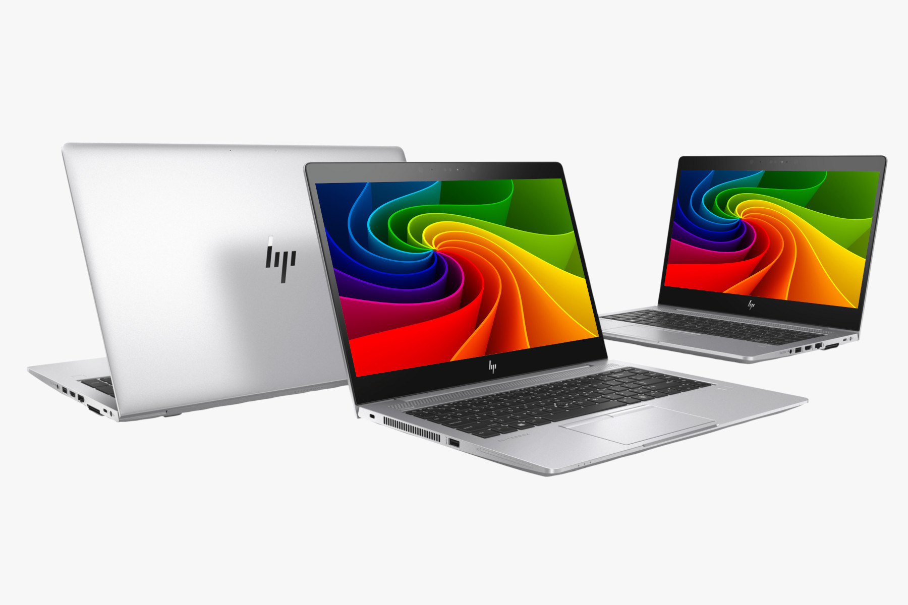 Drei silberne Laptops mit farbigen Bildschirmen auf weißem Hintergrund.