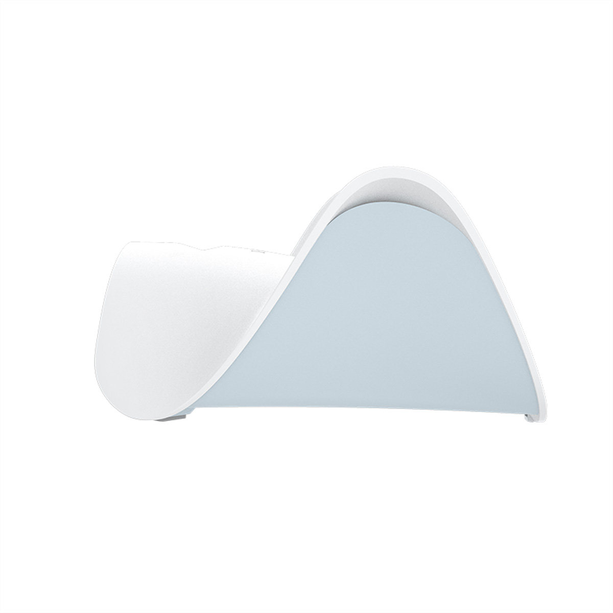 Una forma curva bianca e azzurra su sfondo bianco.