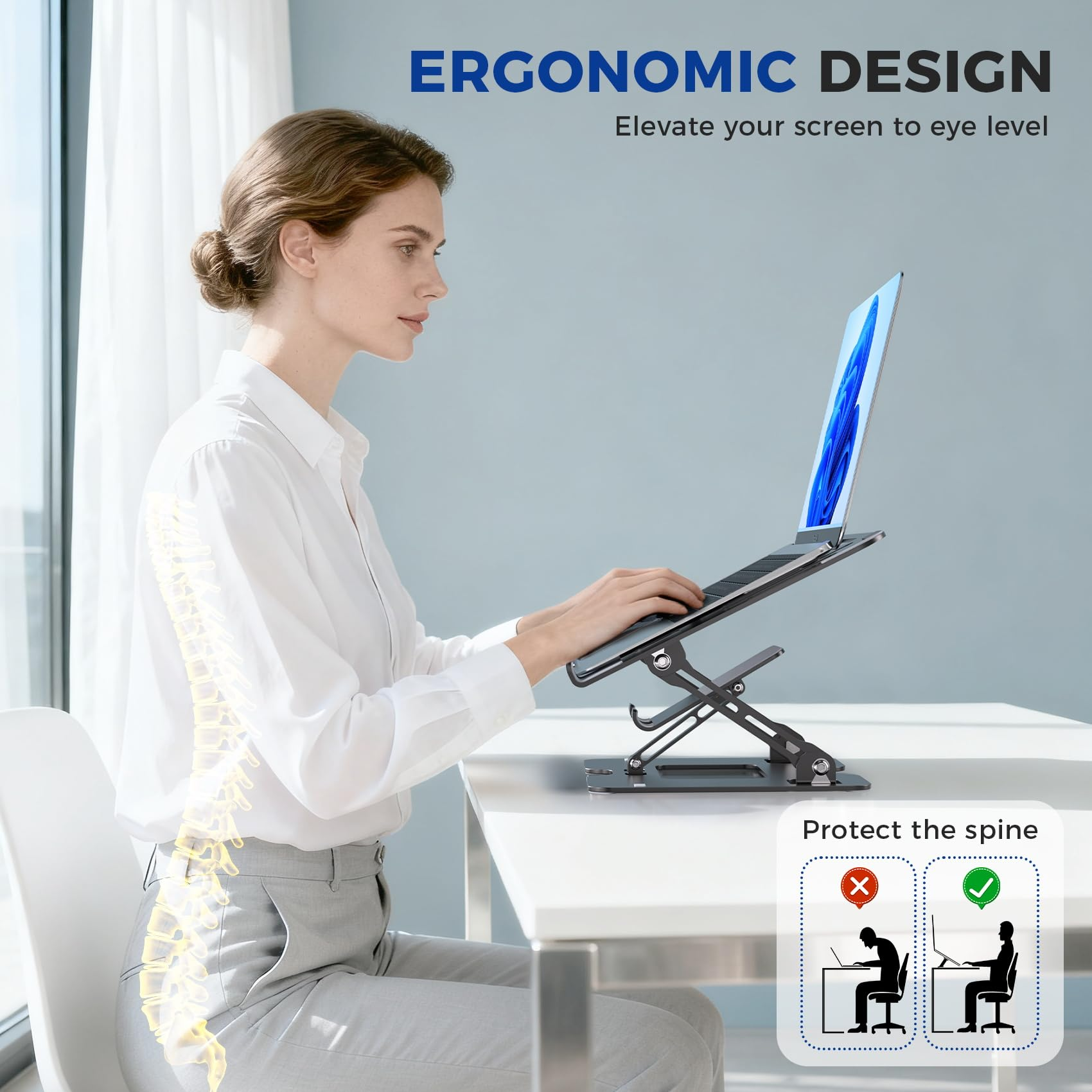 Frau arbeitet am Laptop auf einem Ständer. Die Wirbelsäule wird hervorgehoben.