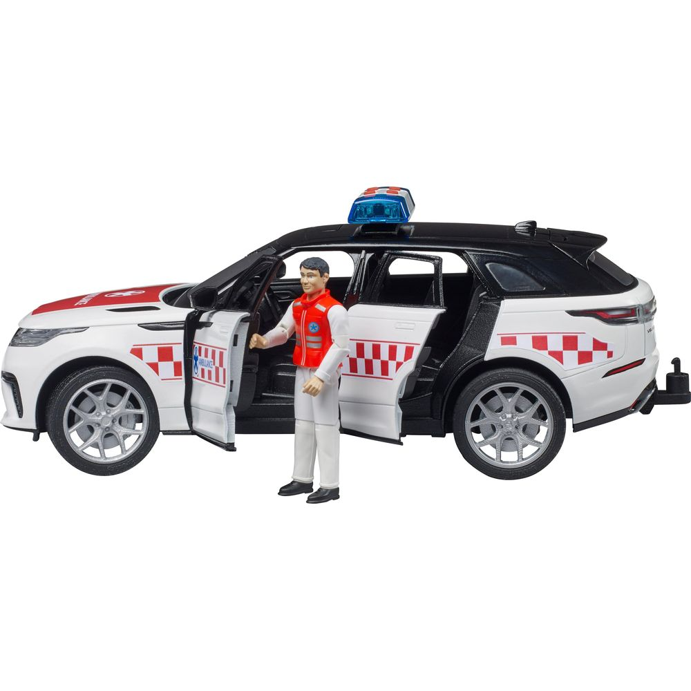 Ein weißes Spielzeugauto mit roten Karos, ein Mann in Rettungsweste steigt aus.