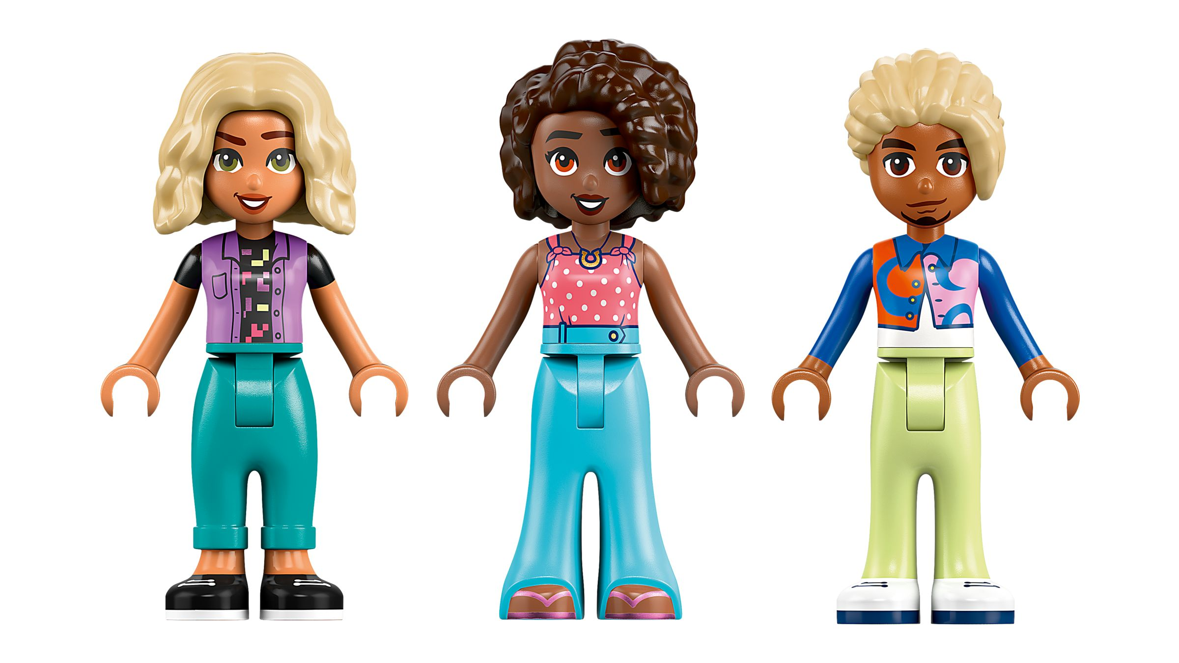 Drei Lego-Figuren mit unterschiedlicher Hautfarbe und Kleidung stehen nebeneinander.